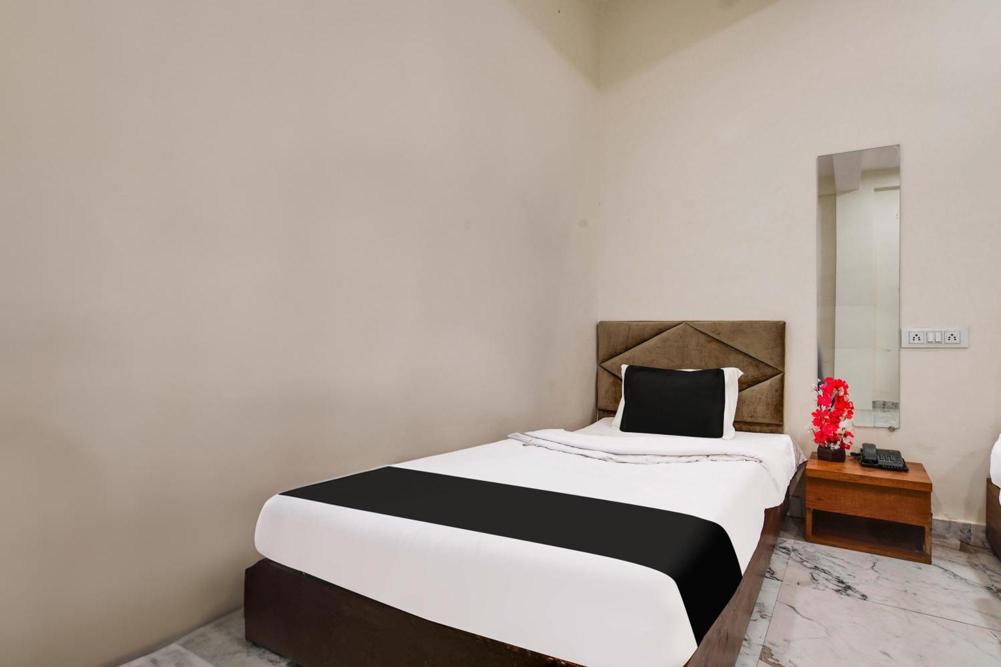 Hotel O Ujjain Near Hari Fatak מראה חיצוני תמונה
