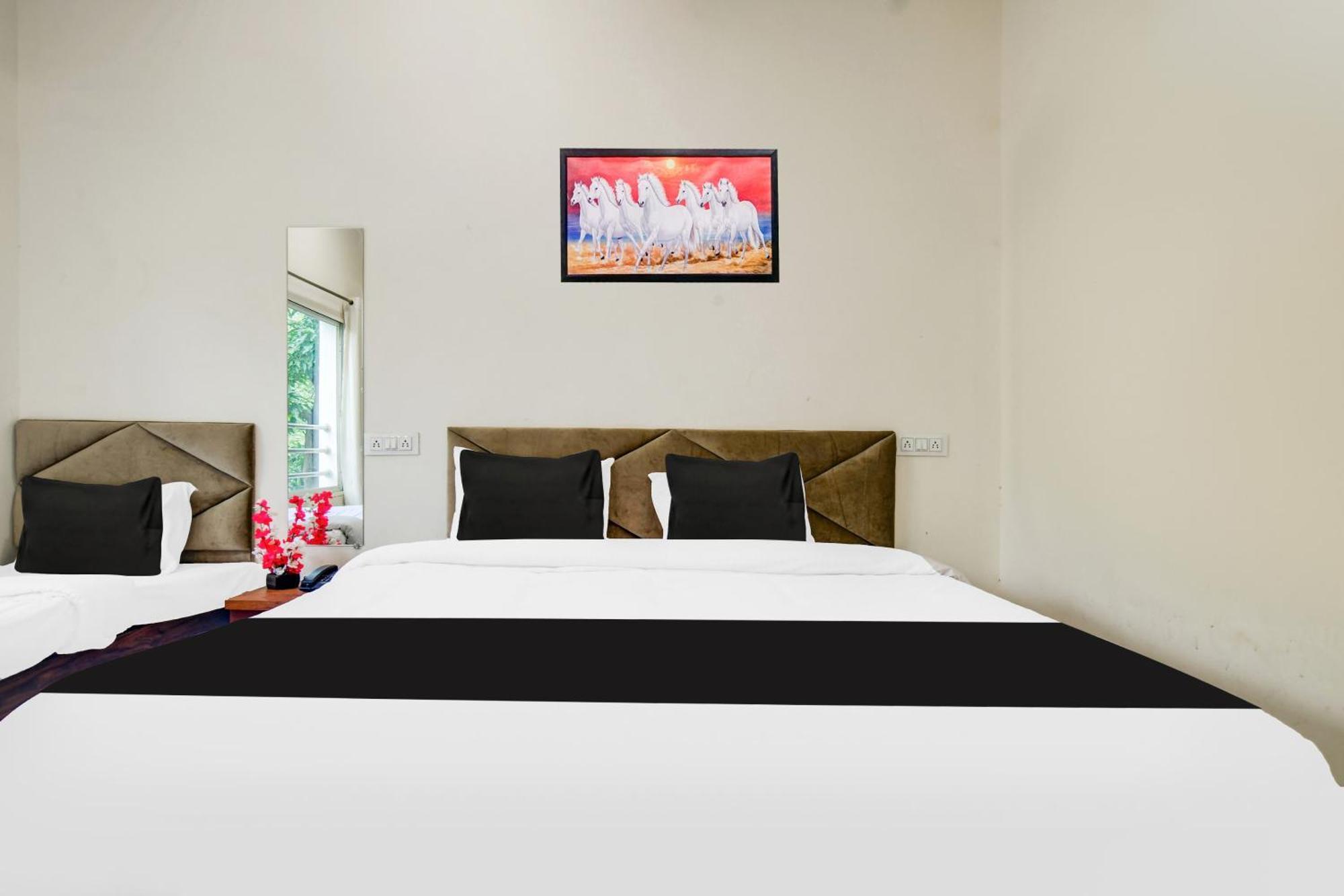 Hotel O Ujjain Near Hari Fatak מראה חיצוני תמונה