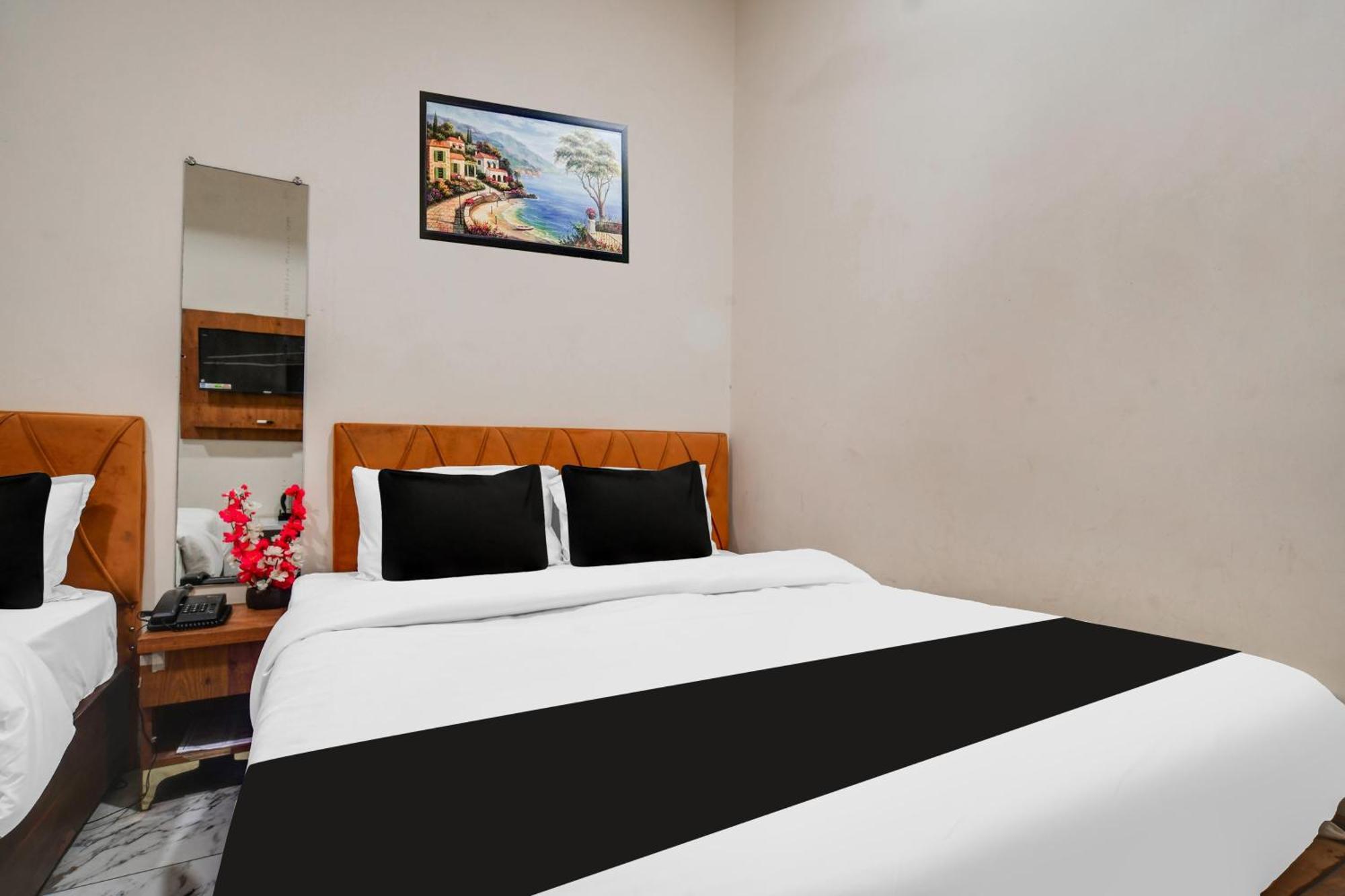 Hotel O Ujjain Near Hari Fatak מראה חיצוני תמונה